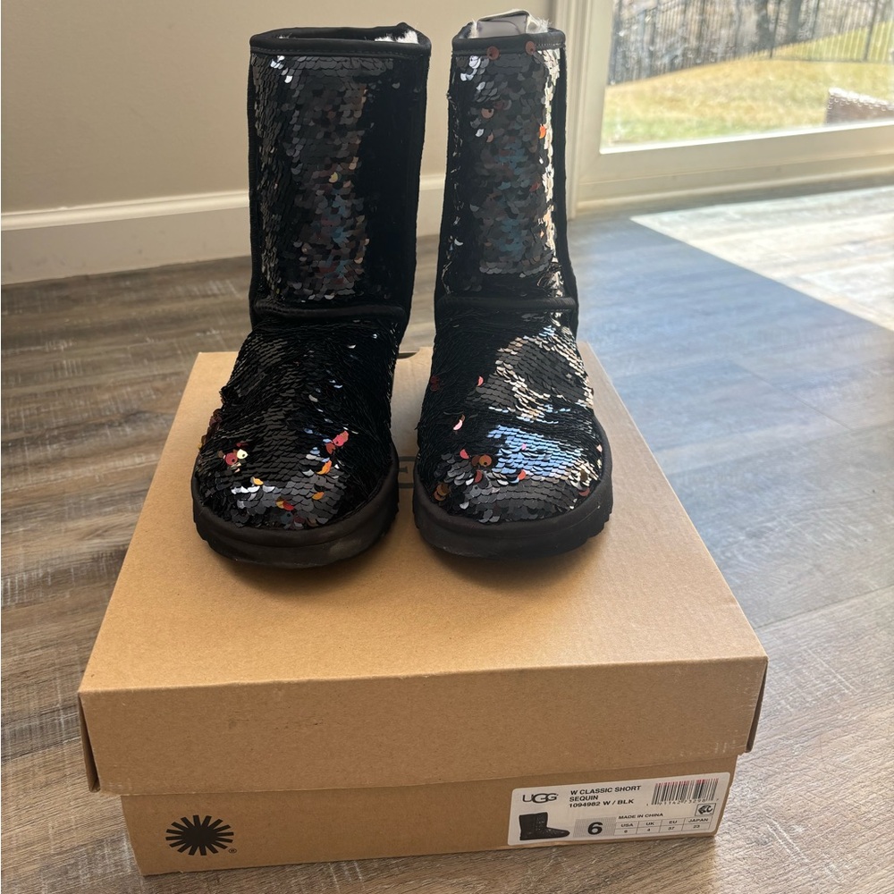 NEW UGG Women's‎ 6 CLASSIC SHORT SEQUIN SPARKLE SHEARLING Boots BLACK